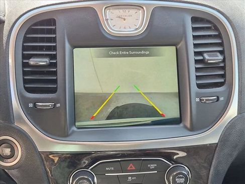 Used 2018 Chrysler 300 Limited RWD image 14