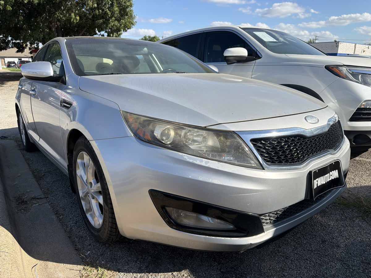 Used 2013 Kia Optima EX w/ Premium Pkg FWD image 2