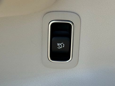 Used 2026 Mercedes-Benz GLB 250 image 25