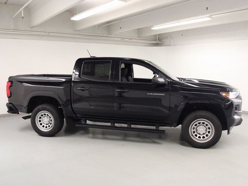 Used 2023 Chevrolet Colorado W/T image 5
