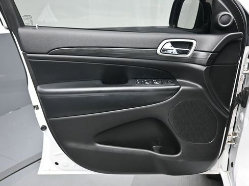 Used 2020 Jeep Grand Cherokee Altitude image 9