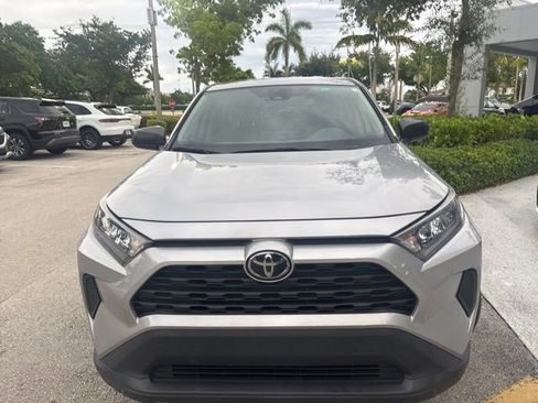 Used 2022 Toyota RAV4 LE FWD image 3