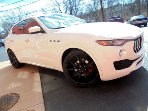 Used 2021 Maserati Levante AWD/4WD image 3