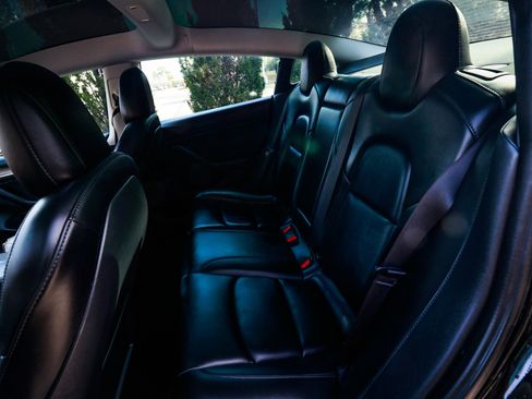 Used 2022 Tesla Model 3 Performance image 8