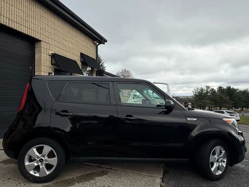 Used 2018 Kia Soul image 9