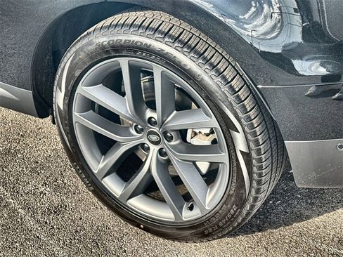 Used 2025 Land Rover Range Rover Sport SE image 11