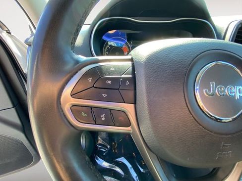 Used 2022 Jeep Cherokee Latitude Lux w/ Mopar Interior Package image 19