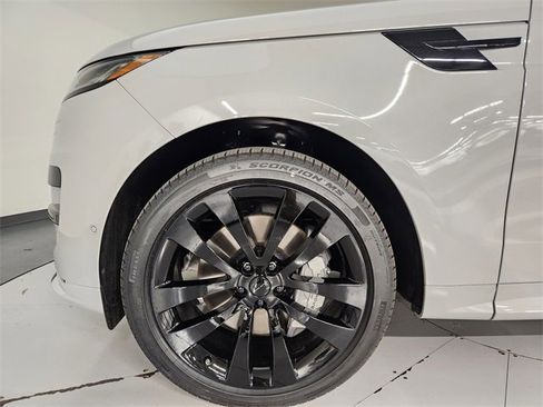 New 2026 Land Rover Range Rover Sport Dynamic SE image 11
