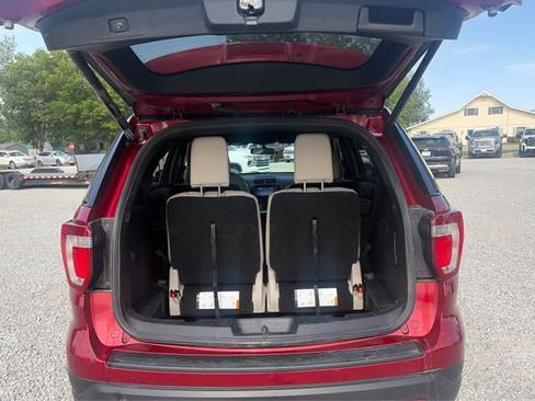 Used 2019 Ford Explorer XLT w/ Equipment Group 202A AWD/4WD image 12
