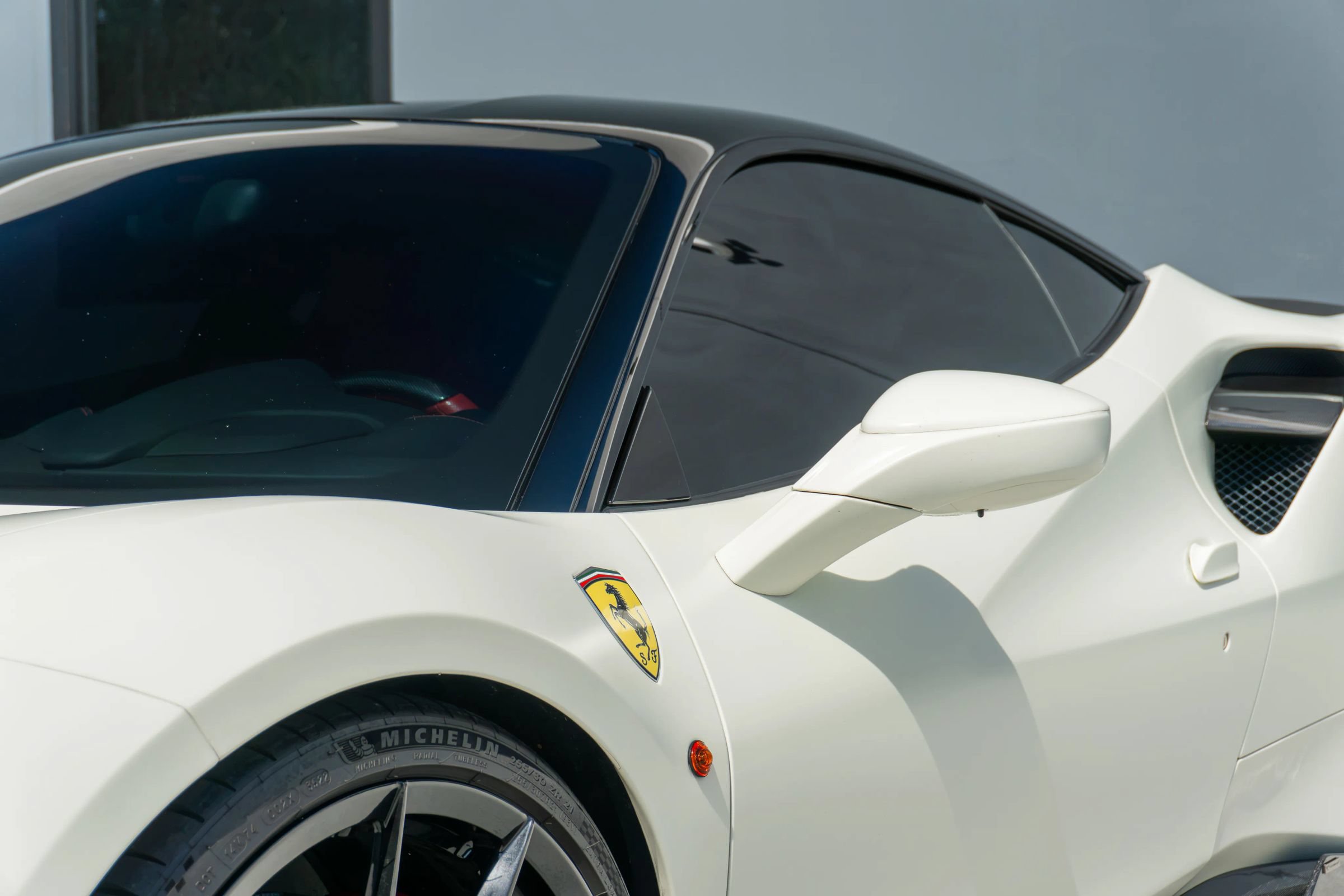 Used 2018 Ferrari 488 GTB RWD image 34