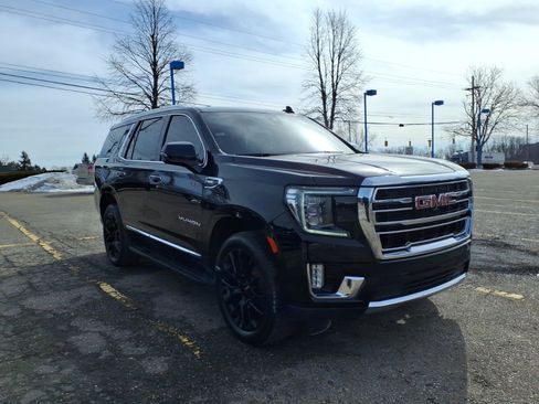 Certified 2022 GMC Yukon SLT w/ SLT Premium Package image 3