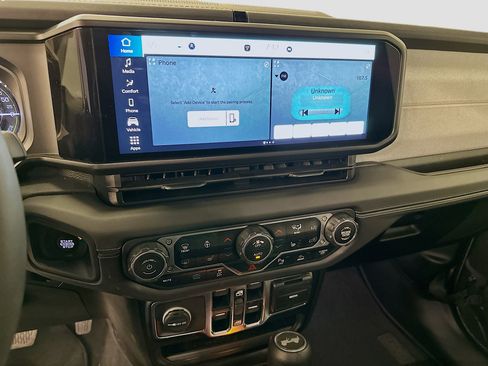 Used 2025 Jeep Wrangler Sahara w/ Safety Group image 25