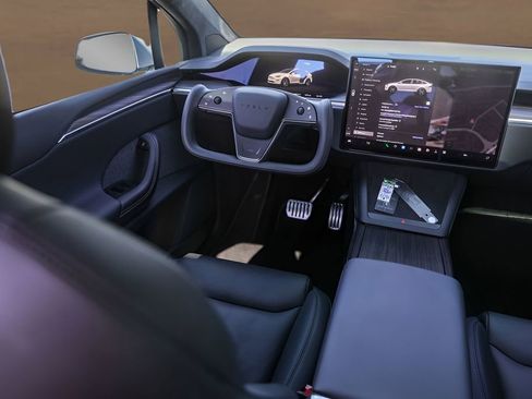 Used 2023 Tesla Model X Standard Range image 23