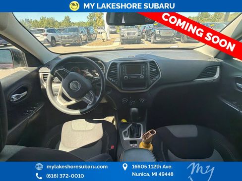 Used 2016 Jeep Cherokee Sport FWD image 13