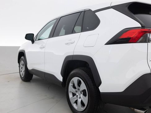Used 2022 Toyota RAV4 LE FWD image 13