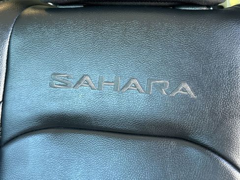 Used 2021 Jeep Wrangler Unlimited Sahara w/ Dual Top Group image 18