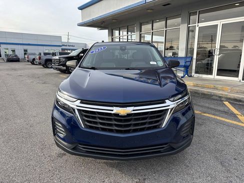 Used 2023 Chevrolet Equinox LS w/ LS Convenience Package image 2