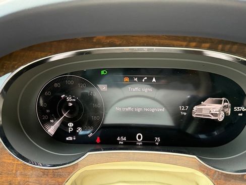 Used 2021 Bentley Bentayga AWD/4WD image 14