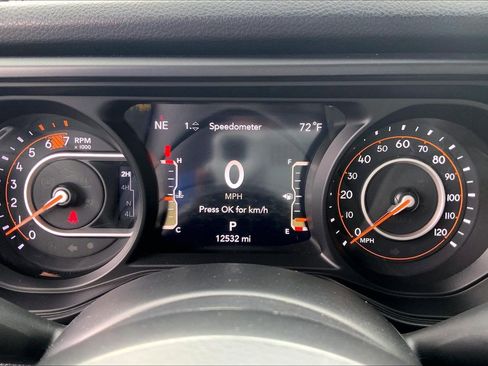 Used 2024 Jeep Wrangler Unlimited Sport AWD/4WD image 25