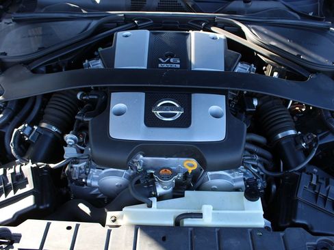 Used 2010 Nissan 370Z Coupe image 39