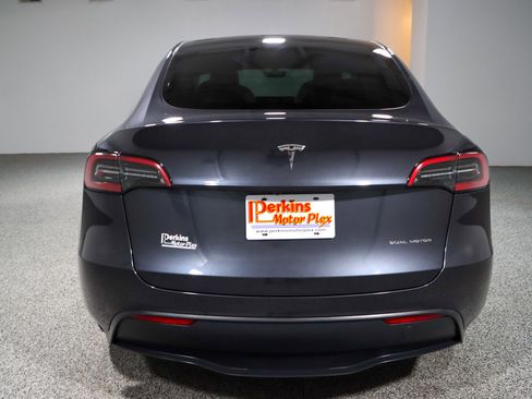 Used 2024 Tesla Model Y Long Range image 8