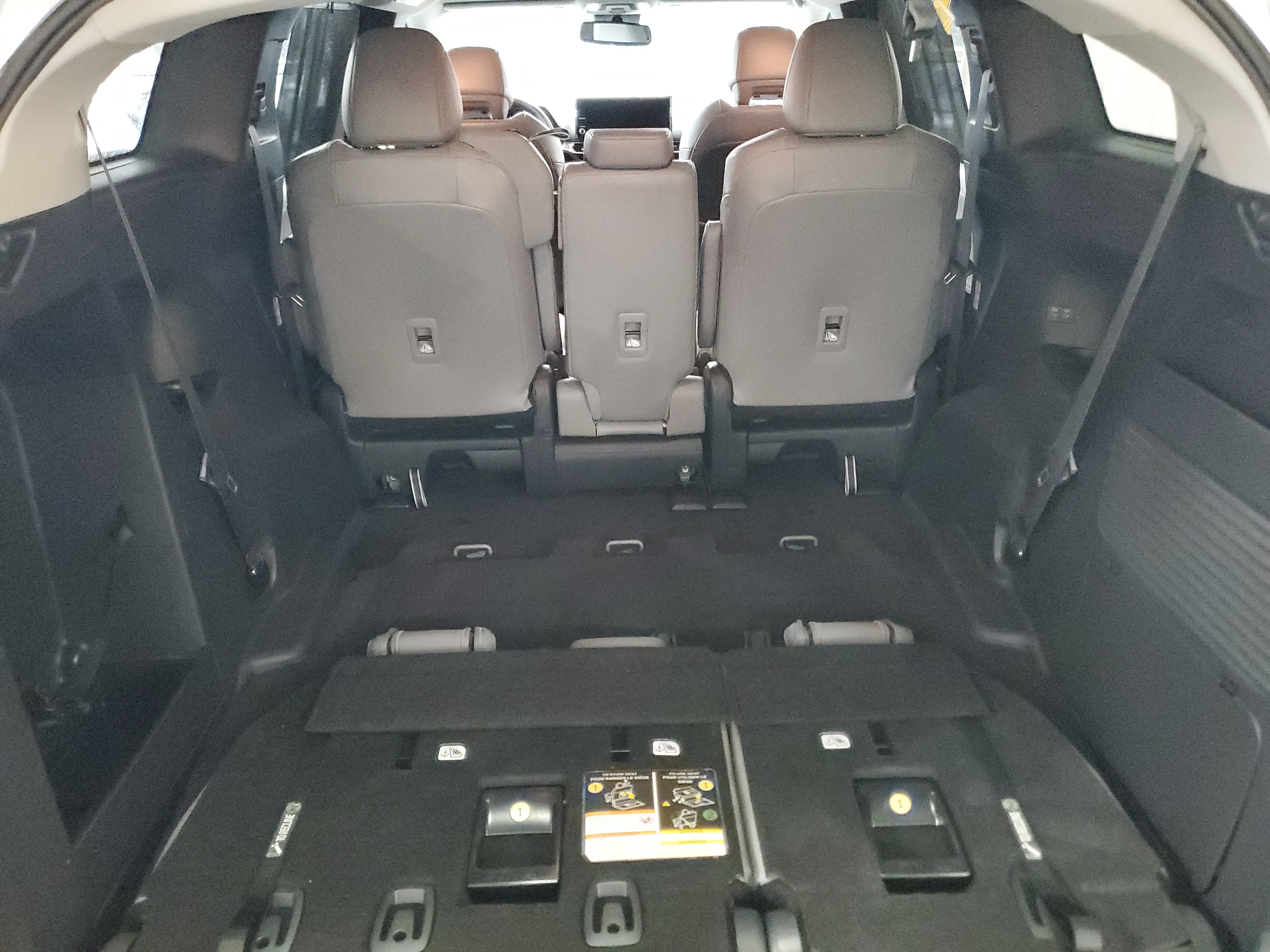 Certified 2025 Toyota Sienna XLE FWD image 11