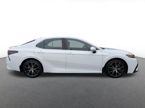Used 2024 Toyota Camry SE FWD image 2