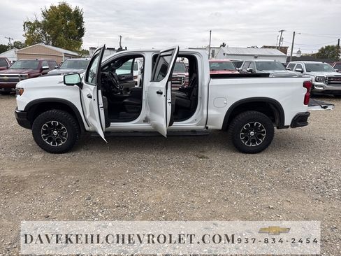 Used 2023 Chevrolet Silverado 1500 ZR2 w/ Technology Package image 30