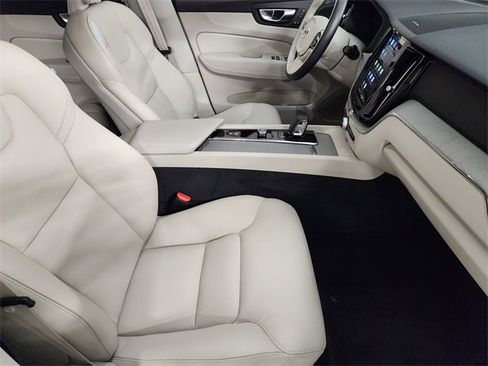 Used 2025 Volvo XC60 T8 Plus w/ Protection Package Premier image 3
