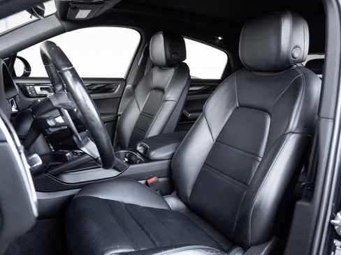 Certified 2023 Porsche Cayenne Coupe AWD/4WD image 4