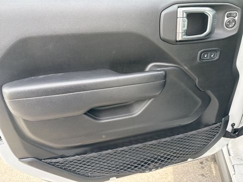 Used 2024 Jeep Wrangler Willys image 15