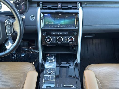 Used 2018 Land Rover Discovery HSE image 23