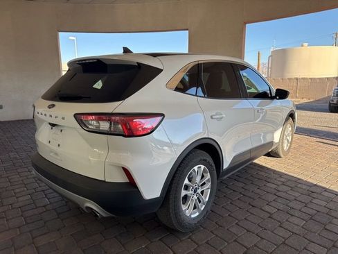 Certified 2022 Ford Escape SE image 5