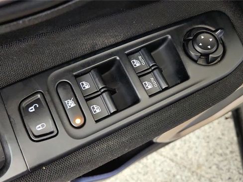 Used 2016 Jeep Renegade Latitude w/ Cold Weather Group image 30