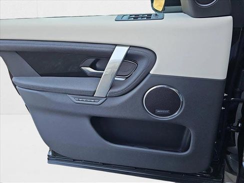 Used 2025 Land Rover Discovery Sport S image 25