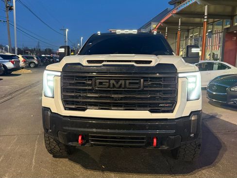 Used 2024 GMC Sierra 2500 AT4X image 17