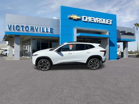 Certified 2025 Chevrolet Trax RS w/ Driver Confidence Package FWD image 9