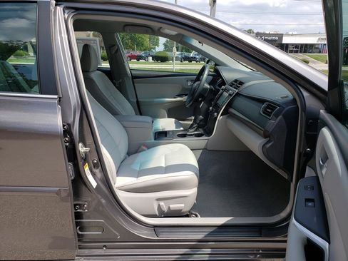 Used 2017 Toyota Camry XLE FWD image 17