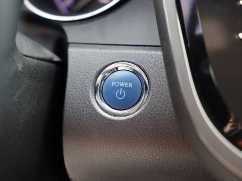 Used 2018 Toyota Camry XLE image 22