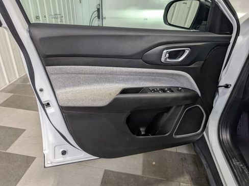 Used 2023 Jeep Compass Latitude AWD/4WD image 12