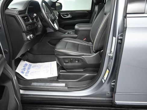 Used 2023 GMC Yukon XL SLT image 32