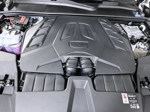 New 2026 Porsche Cayenne GTS image 44