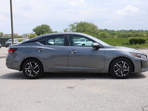Used 2025 Nissan Sentra SV w/ Trunk Package FWD image 7