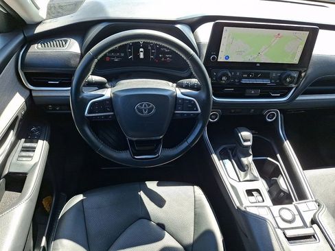 Used 2024 Toyota Grand Highlander AWD image 2