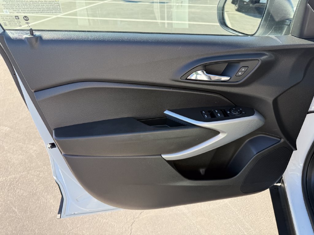 Used 2025 Chevrolet Trax LS FWD image 9