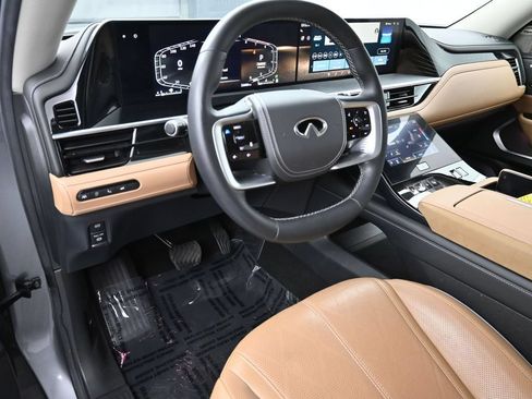Used 2025 INFINITI QX80 Sensory AWD/4WD image 4
