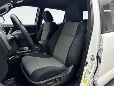 Used 2023 Toyota Tacoma TRD Sport image 11