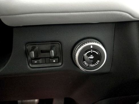 New 2026 Lincoln Navigator L Black Label w/ Black Label Special Edition AWD/4WD image 21