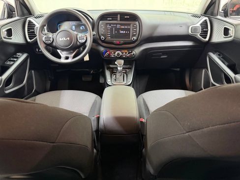 Used 2025 Kia Soul LX FWD image 28