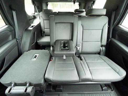 Used 2023 GMC Yukon SLT w/ SLT Luxury Package image 31